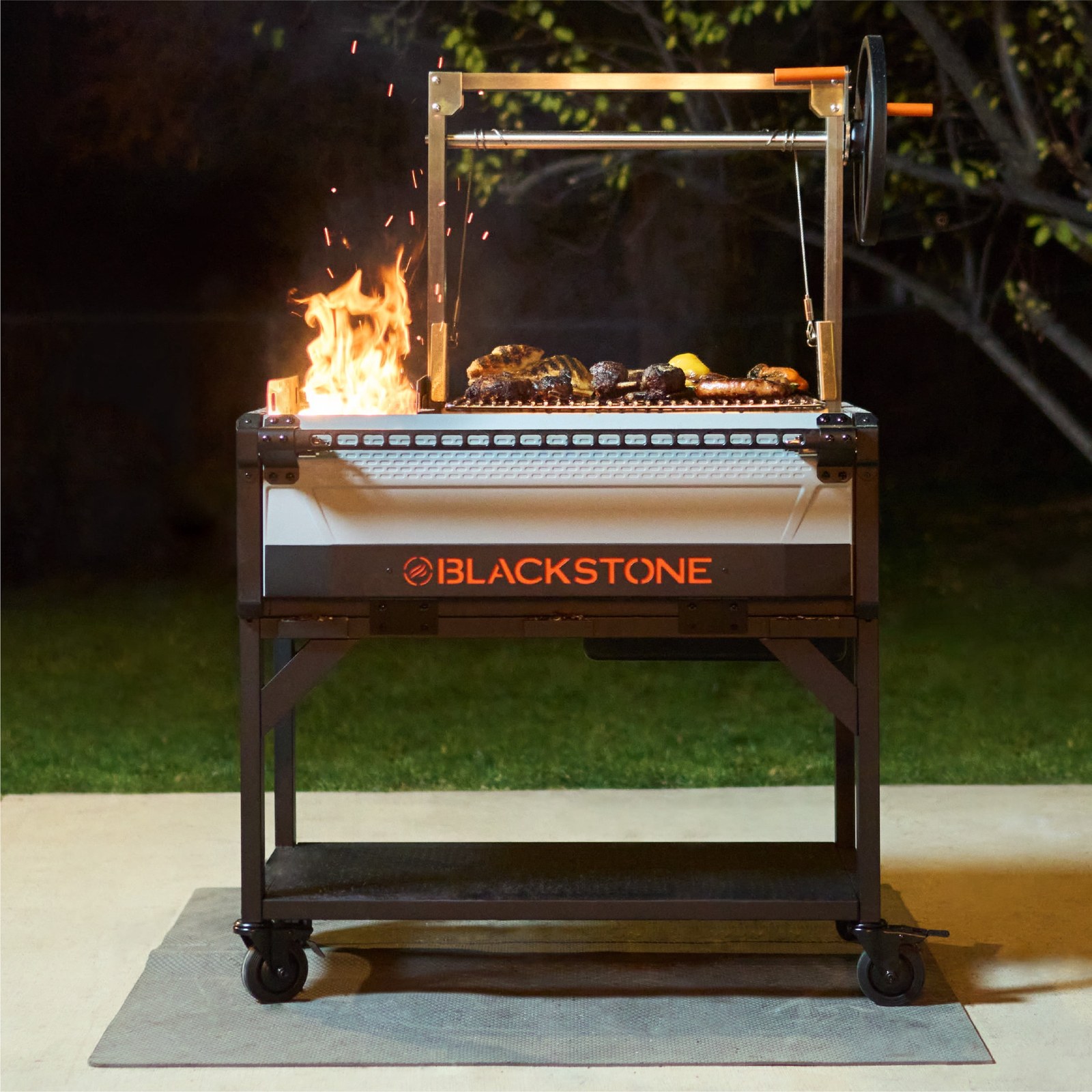 blackstone bronco open flame santa maria grill with soft cover and coal rake 7dae19 01.jpg