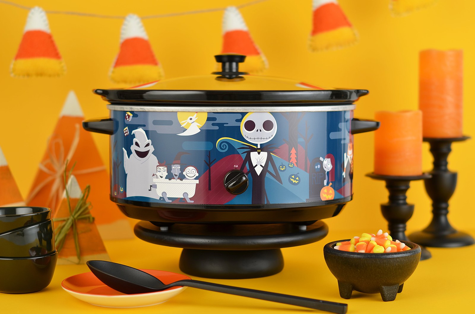 disney the nightmare before christmas oogie boogie 7 qt slow cooker c1b892 01.jpg